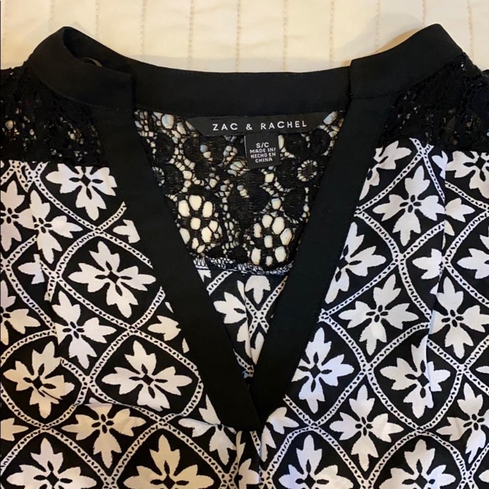Blouse - Picture 2 of 3